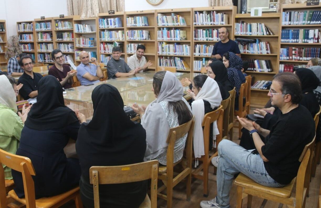 واکاوی ادبی «سرهنگ در کتابخانه» اثر کالوینو در کارگاه داستاننویسی لارستان