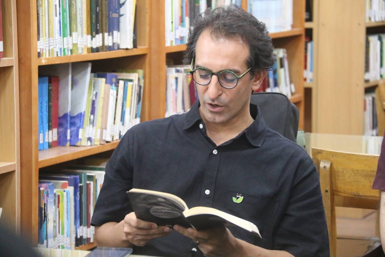 واکاوی ادبی «سرهنگ در کتابخانه» اثر کالوینو در کارگاه داستان‌نویسی لارستان
