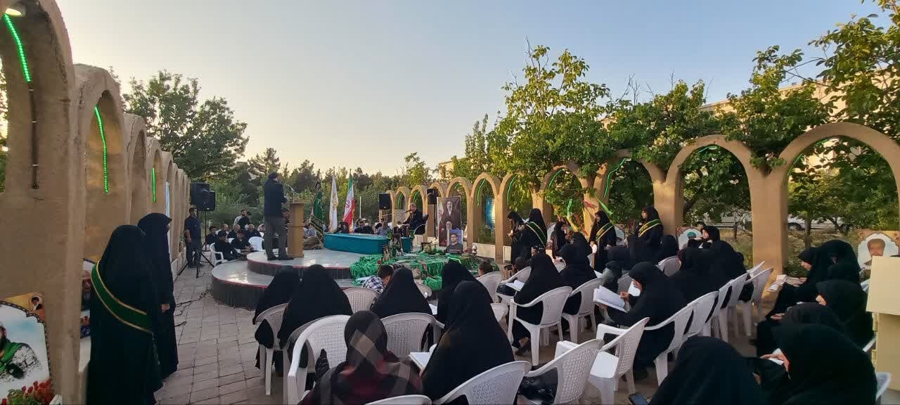 برگزاری محفل انس با قرآن در ملایر بهمناسبت هفتمین شب شهادت «شهید ایران»
