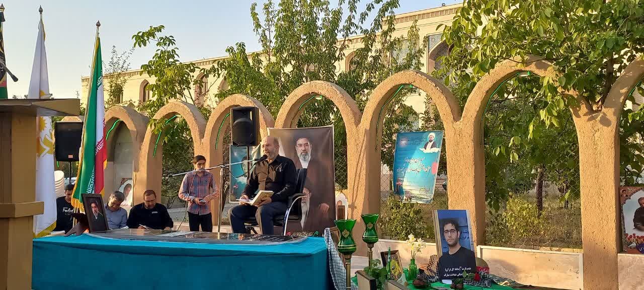 برگزاری محفل انس با قرآن در ملایر به‌مناسبت هفتمین شب شهادت «شهید ایران»