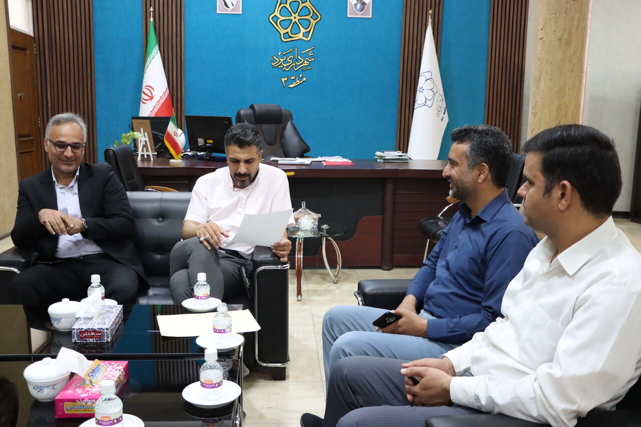 امضای تفاهمنامه توسعه کتابخانه عمومی آزادگان؛ شهرداری یزد ۲۱۰ مترمربع زمین واگذار کرد