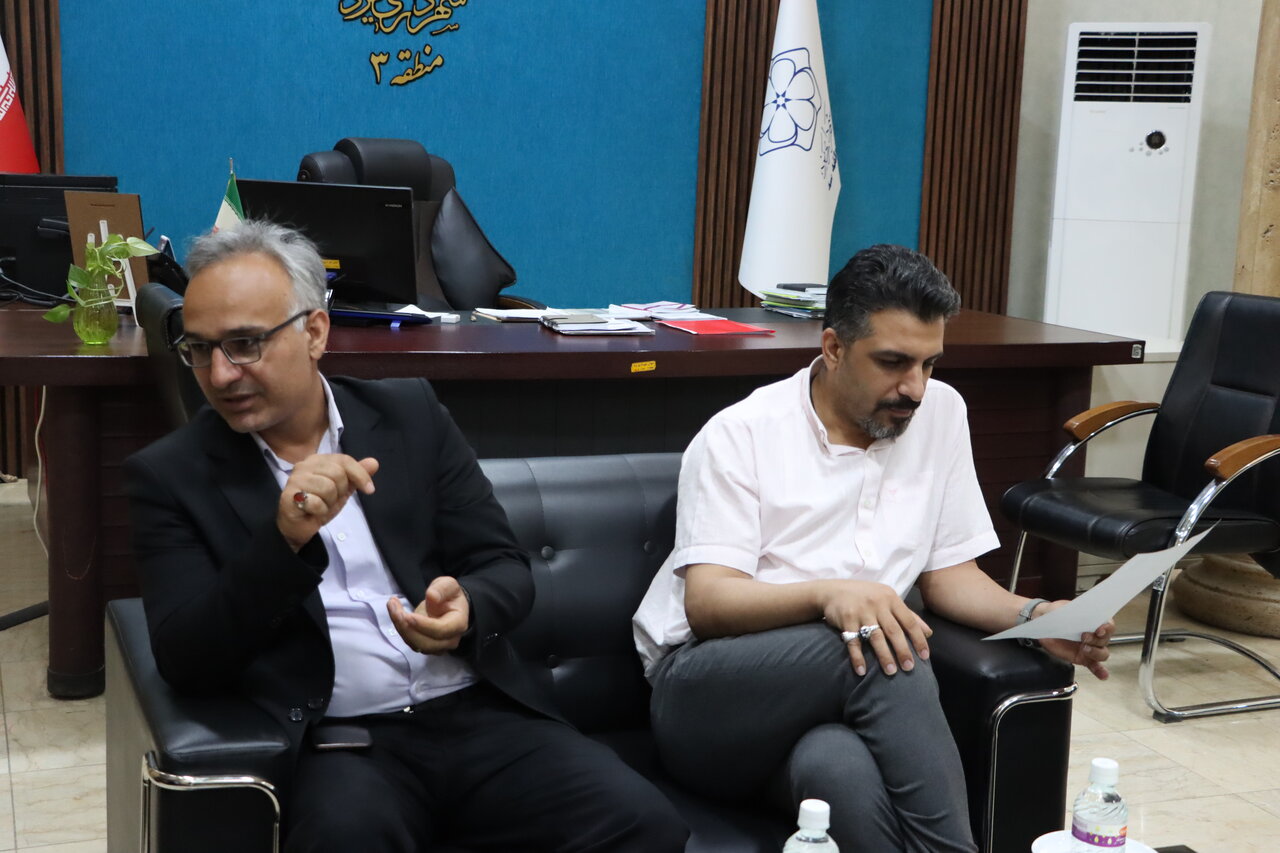 امضای تفاهم‌نامه توسعه کتابخانه عمومی آزادگان؛ شهرداری یزد ۲۱۰ مترمربع زمین واگذار کرد