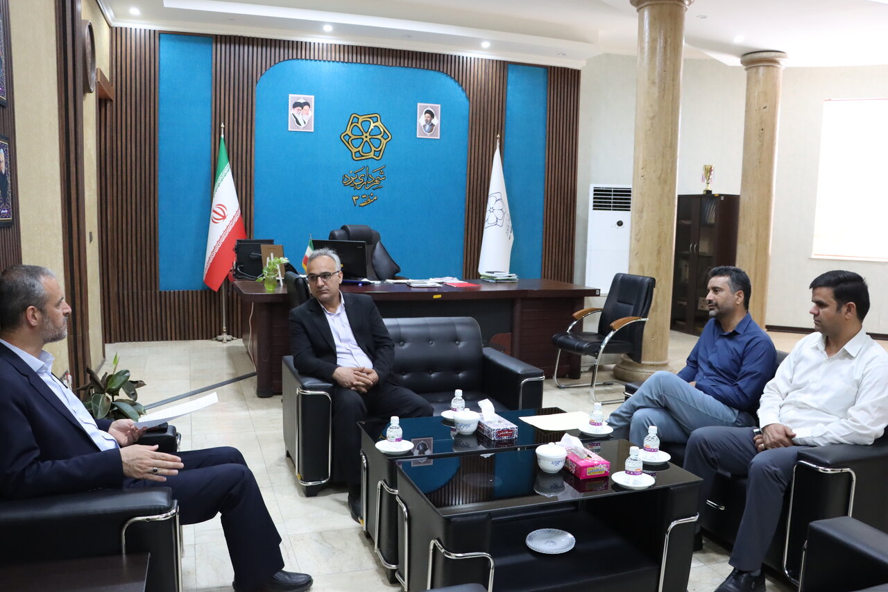 امضای تفاهم‌نامه توسعه کتابخانه عمومی آزادگان؛ شهرداری یزد ۲۱۰ مترمربع زمین واگذار کرد
