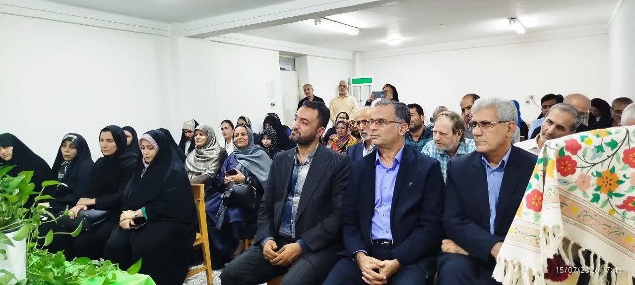 کتاب مجموعه داستانک «زنگ آخر» در کتابخانه آیت‌الله روحانی رونمایی شد