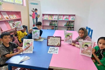 یژه‌برنامه «رهبر شهیدم»، اعضای کودک و نوجوان کتابخانه عمومی شهید ایرج کردی گز غربی