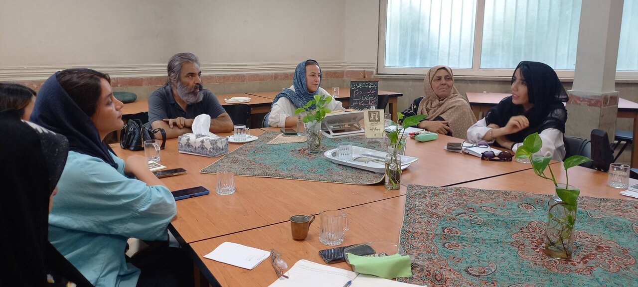 دومین نشست باشگاه کتابخوانی در کتابخانه علامه قطب الدین رازی ورامین برگزار شد