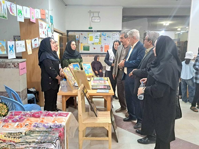 برپایی نمایشگاه صنایعدستی توانخواهان در کتابخانه شهید امینی سقز