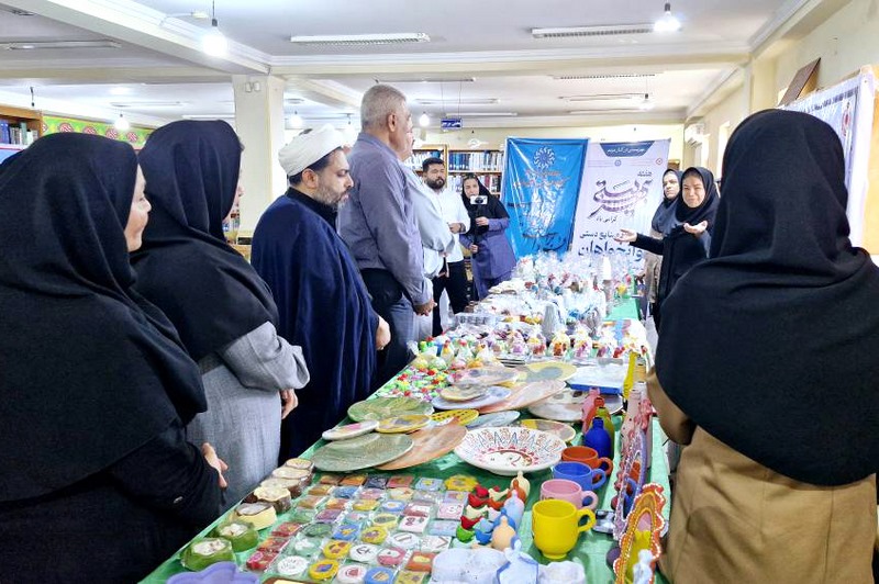 نمایشگاه صنایعدستی توانخواهان در کتابخانه شهید بهشتی برازجان برپا شد