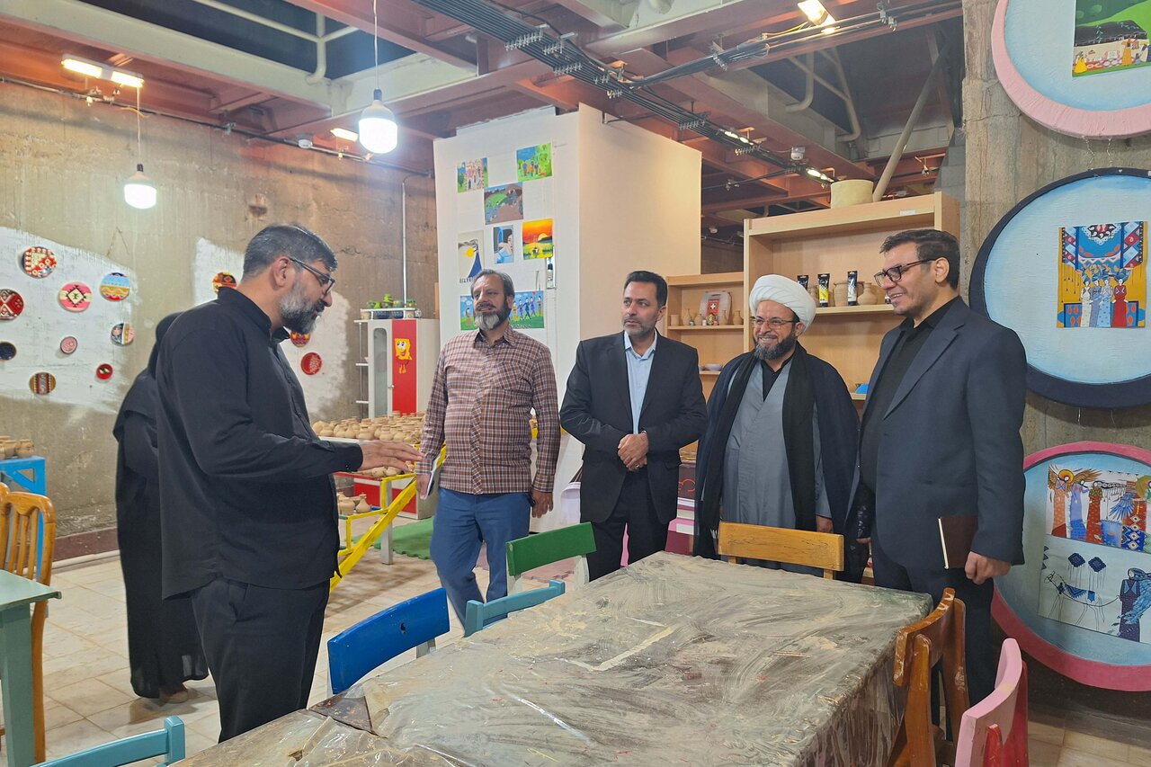 مسئولان استانی از کتابخانه مرکزی ایلام بازدید کردند