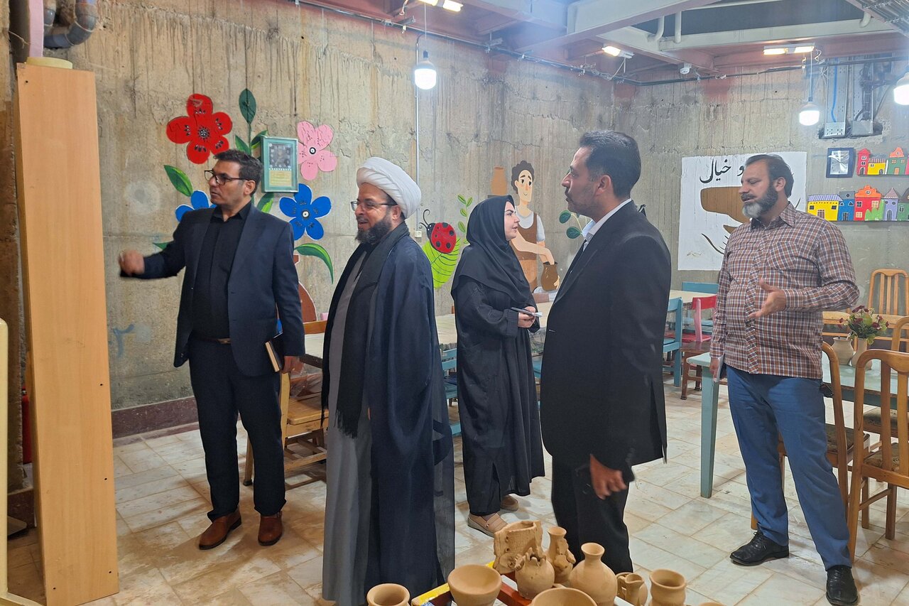 مسئولان استانی از کتابخانه مرکزی ایلام بازدید کردند