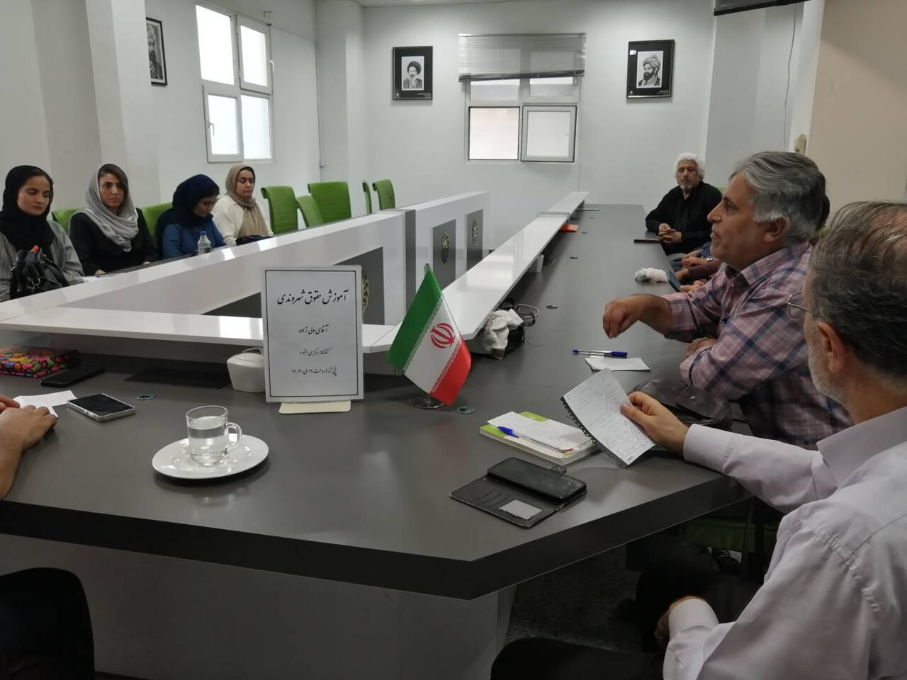 واکاوی چالش‌های نظام آموزشی و سیر تحول زبان‌آموزی در نشست حقوق شهروندی
