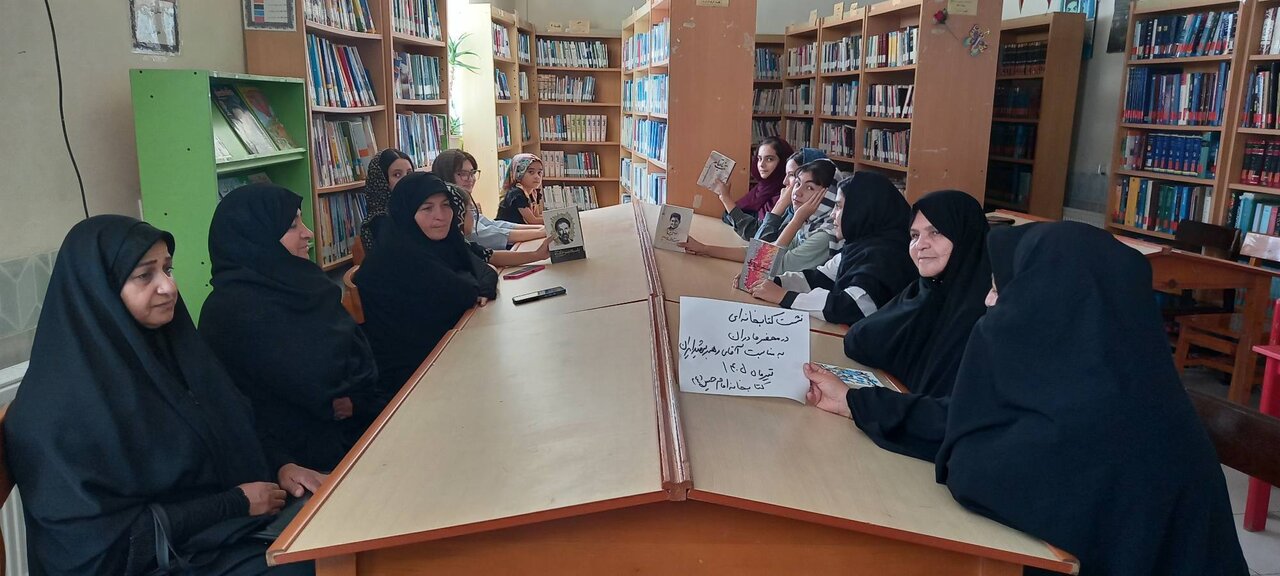 برگزاری نشست کتابخوان با محوریت آثار تقریظی در کتابخانه عمومی امام حسین (ع)