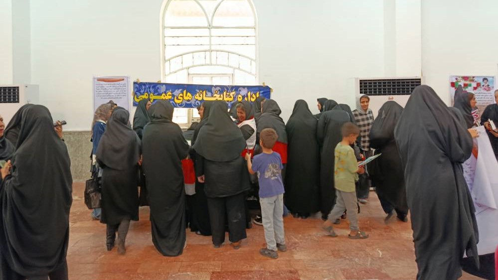 تجلی پیوند فرهنگ و حماسه؛ طنین کتاب‌خوانی در میان همبستگی سترگ مردم مسجدسلیمان