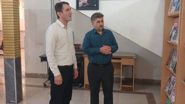 بازدید شهردار باغملک از کتابخانه عمومی ارمغان