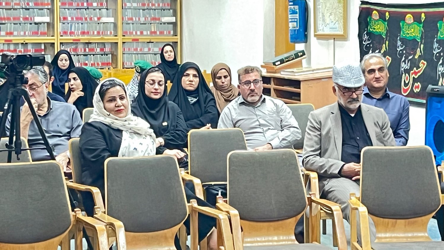 میزبانی کتابخانه مرکزی خوزستان از نخبگان شعر؛ وقتی واژه‌ها در قامت «سر سرافرازی» قد می‌کشند