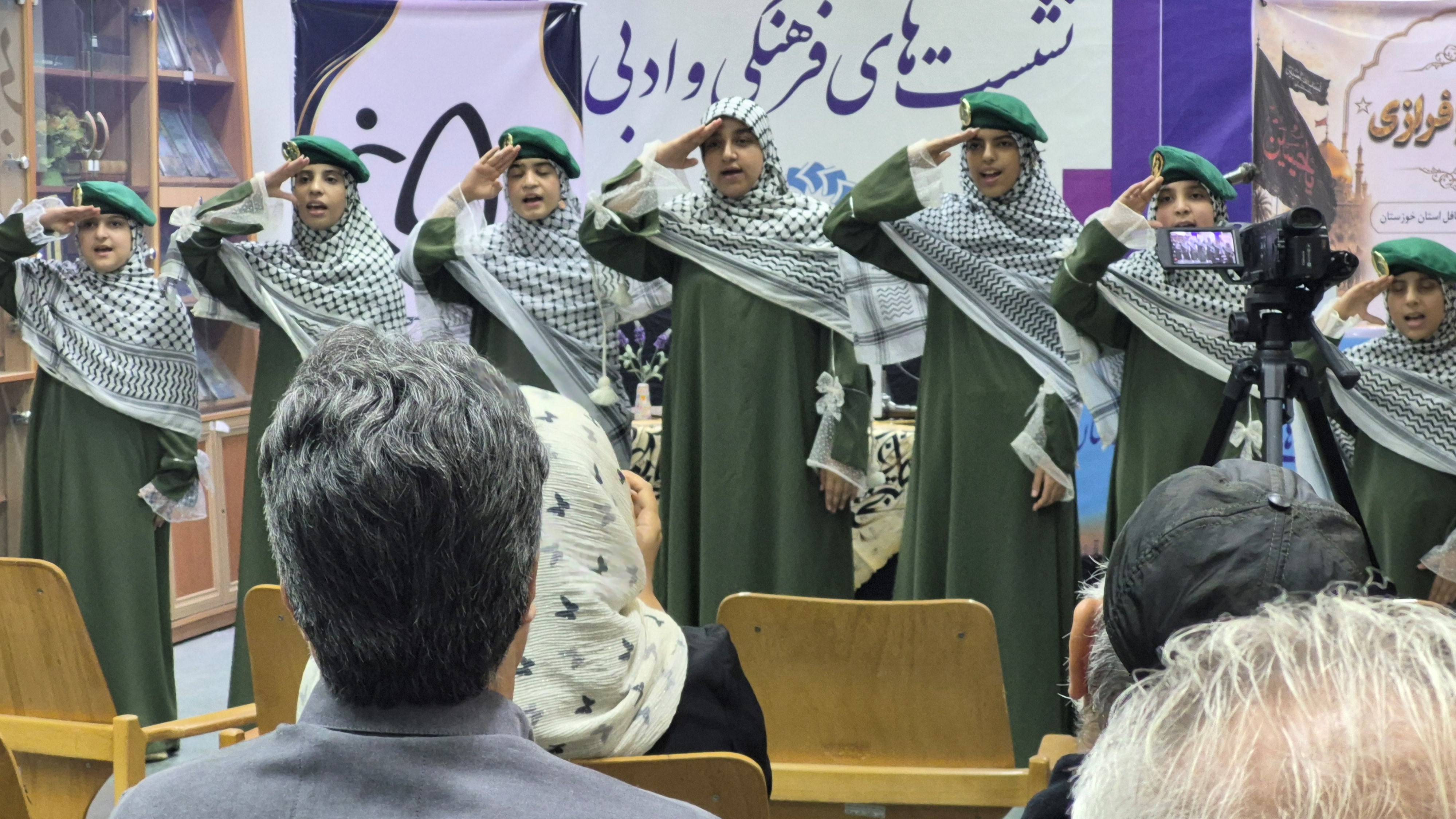 میزبانی کتابخانه مرکزی خوزستان از نخبگان شعر؛ وقتی واژهها در قامت «سر سرافرازی» قد میکشند