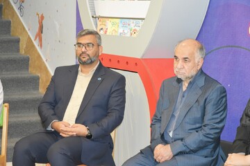 بازدید خیر کتابخانه ساز از کتابخانه شهید دستغیب شیراز