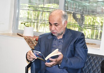 بازدید خیر کتابخانه ساز از کتابخانه شهید دستغیب شیراز