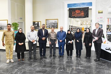بازدید خیر کتابخانه ساز از کتابخانه شهید دستغیب شیراز