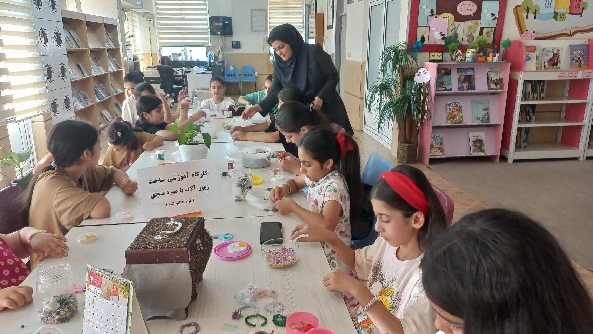 کتابخانه عمومی «پرتو دانش» میزبان طرح «آفتاب کتاب» شد