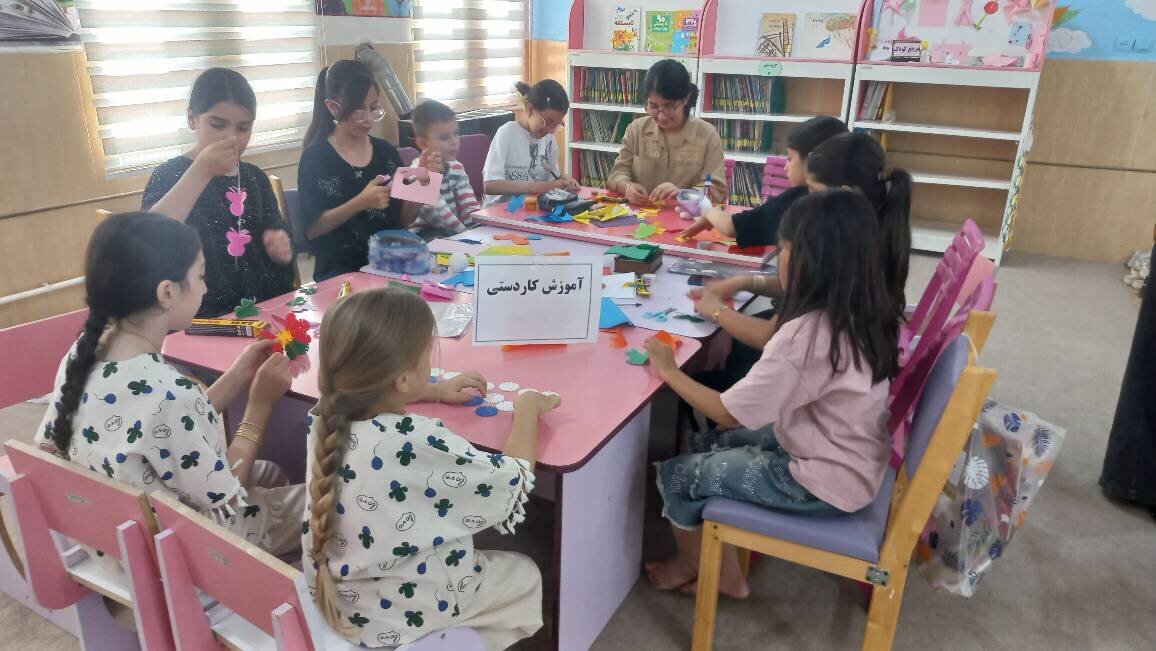 کتابخانه عمومی «پرتو دانش» میزبان طرح «آفتاب کتاب» شد