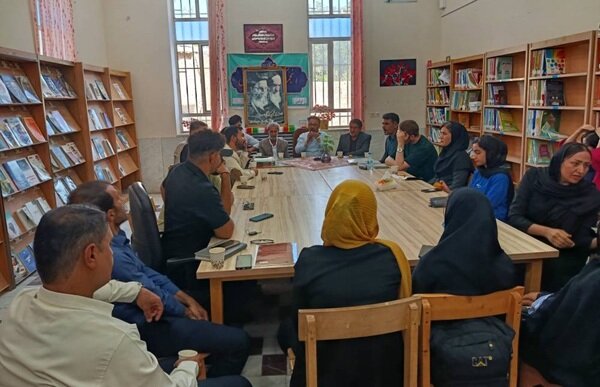 برگزاری صد و دومین محفل ادبی «آوای برم» در تکریم رهبر شهید