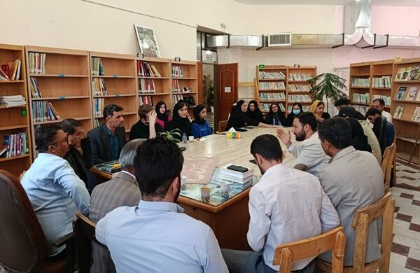 برگزاری صد و دومین محفل ادبی «آوای برم» در تکریم رهبر شهید