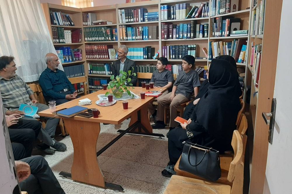 «خانه دوم اهالی فرهنگ»؛ کتابخانه عمومی استاد احمد آرام میزبان برنامه‌های متنوع ادبی و فرهنگی