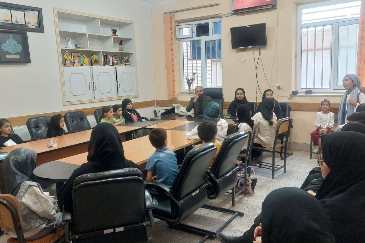«خانه دوم اهالی فرهنگ»؛ کتابخانه عمومی استاد احمد آرام میزبان برنامه‌های متنوع ادبی و فرهنگی