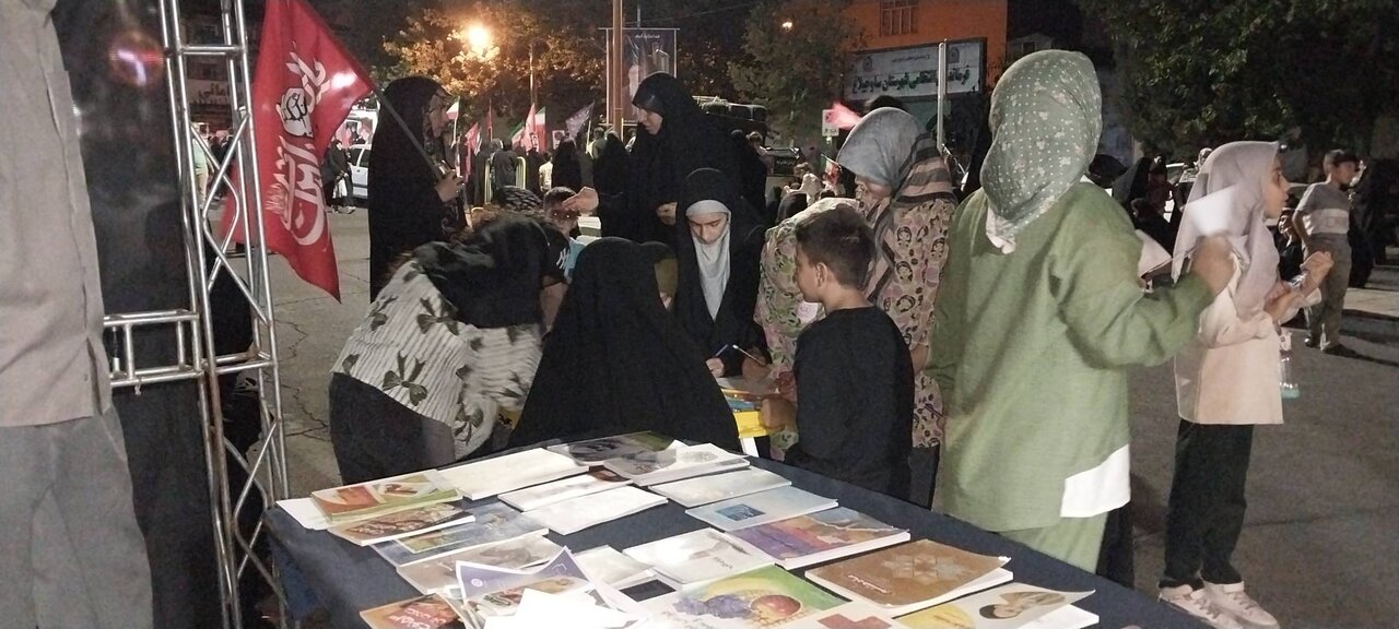 برپایی میز خدمت اداره کتابخانه‌های عمومی در اجتماعات شبانه مردمی هشتگرد
