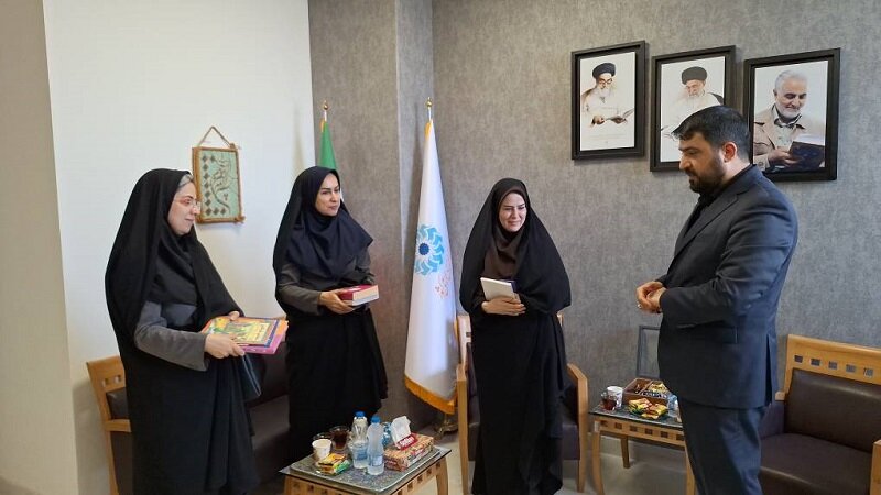 بازدید مدیرکل دفتر امور زنان و خانواده استانداری گیلان از کتابخانه مرکزی رشت
