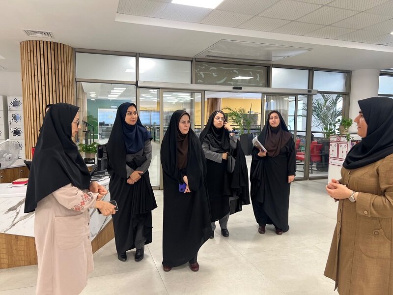 بازدید مدیرکل دفتر امور زنان و خانواده استانداری گیلان از کتابخانه مرکزی رشت