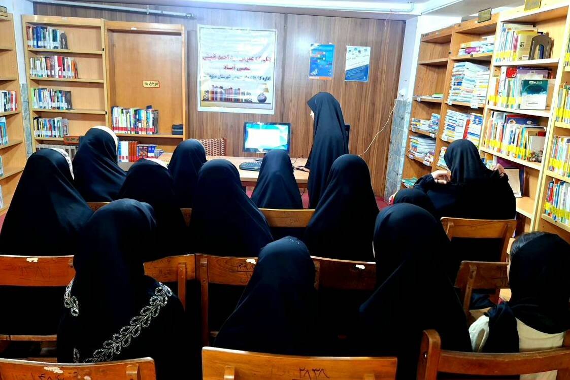 کلاس‌های آموزش کامپیوتر ویژه نوجوانان در کتابخانه عمومی سیداحمد خمینی صفی‌آباد مینودشت برگزار شد
