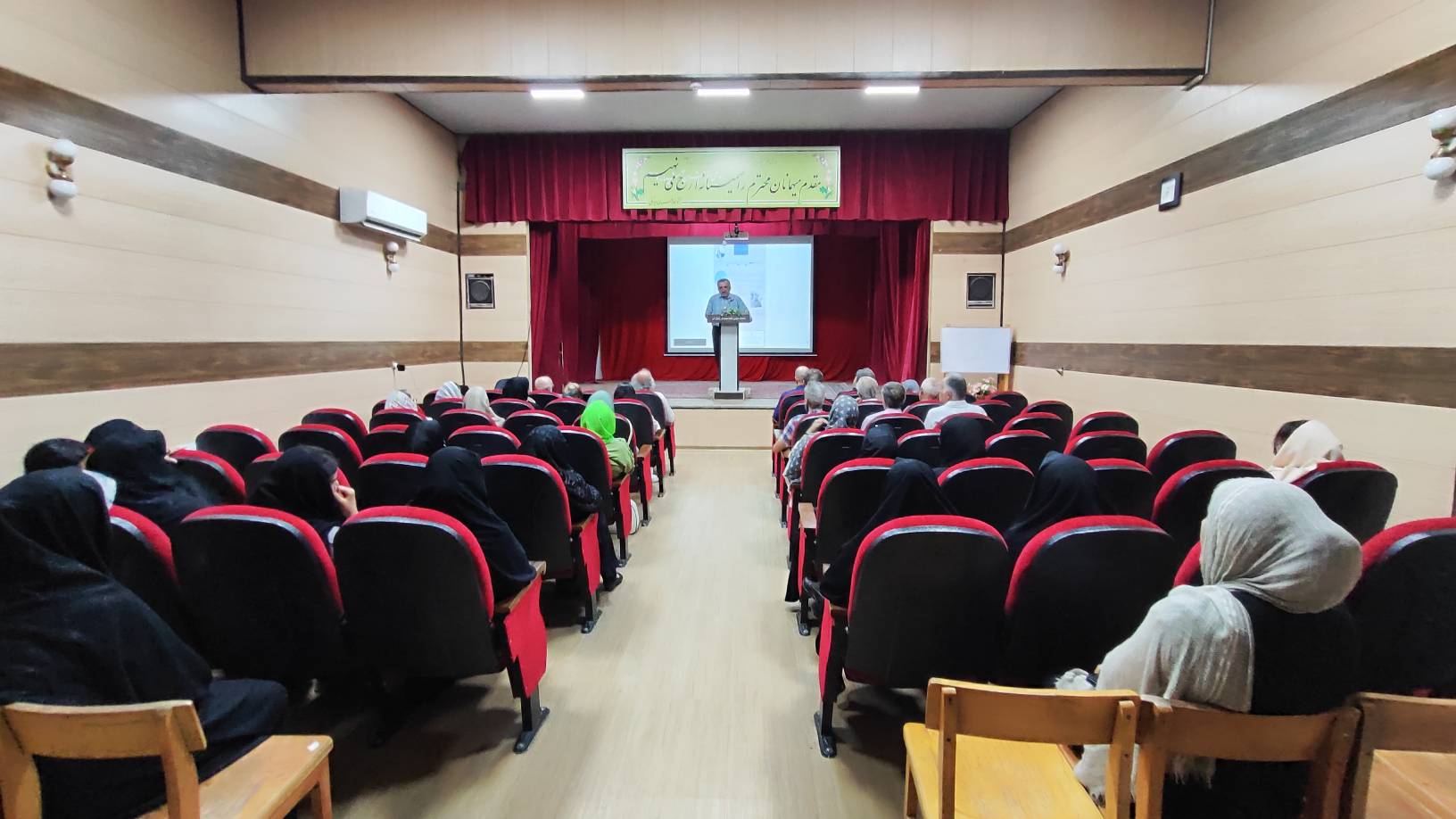 نشست «خردسرای فردوسی» در ایوانکی و گرمسار برگزار شد