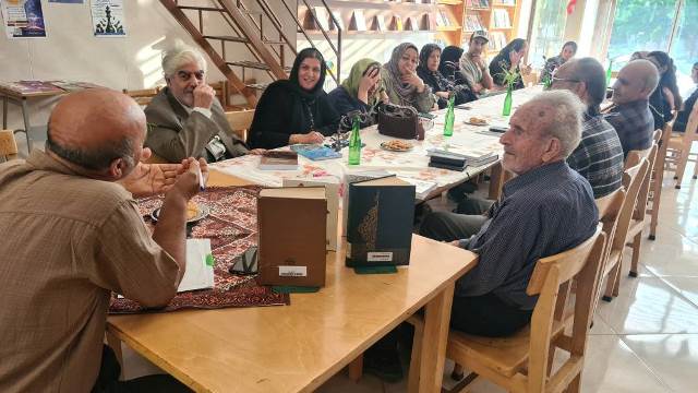 محفل ادبی انجمن اهل قلم در کتابخانه عمومی سلمان فارسی مهدیشهر برگزار شد