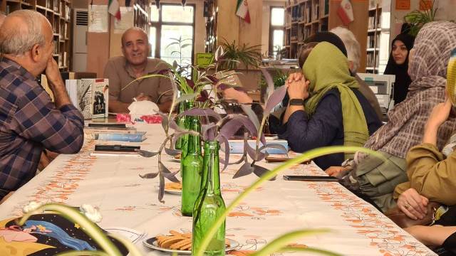 محفل ادبی انجمن اهل قلم در کتابخانه عمومی سلمان فارسی مهدیشهر برگزار شد