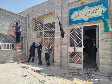 قاب‌های ماندگار از آماده‌سازی موکب «حسینیه کتاب» در مهران