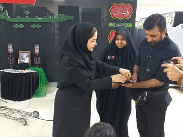 موج استقبال زائران از برنامه‌های فرهنگی «حسینیه کتاب» در دومین روز از استقرار در مهران