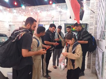 موج استقبال زائران از برنامه‌های فرهنگی «حسینیه کتاب» در دومین روز از استقرار در مهران