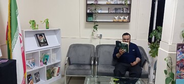 موج استقبال زائران از برنامه‌های فرهنگی «حسینیه کتاب» در دومین روز از استقرار در مهران