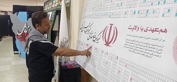 موج استقبال زائران از برنامه‌های فرهنگی «حسینیه کتاب» در دومین روز از استقرار در مهران