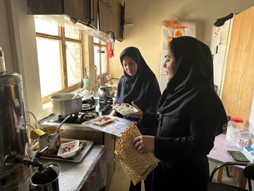 موج استقبال زائران از برنامه‌های فرهنگی «حسینیه کتاب» در دومین روز از استقرار در مهران