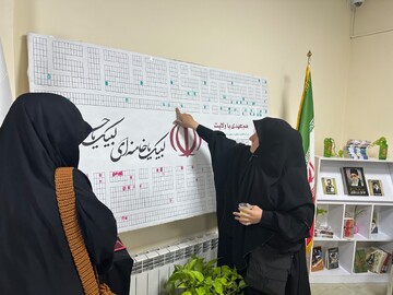 موج استقبال زائران از برنامه‌های فرهنگی «حسینیه کتاب» در دومین روز از استقرار در مهران