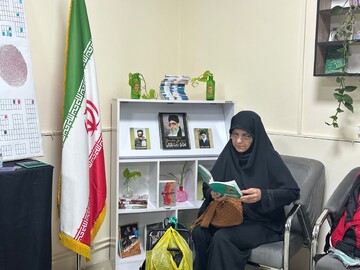 موج استقبال زائران از برنامه‌های فرهنگی «حسینیه کتاب» در دومین روز از استقرار در مهران