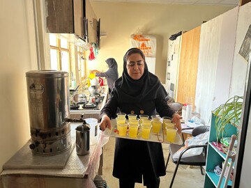 موج استقبال زائران از برنامه‌های فرهنگی «حسینیه کتاب» در دومین روز از استقرار در مهران