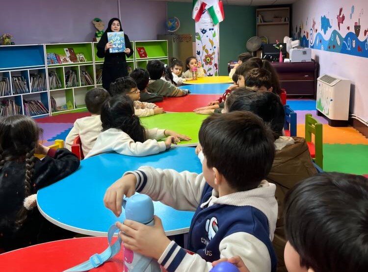 کتابخانه مرکزی ایلام میزبان یک روز شاد و خلاقانه برای کودکان شد
