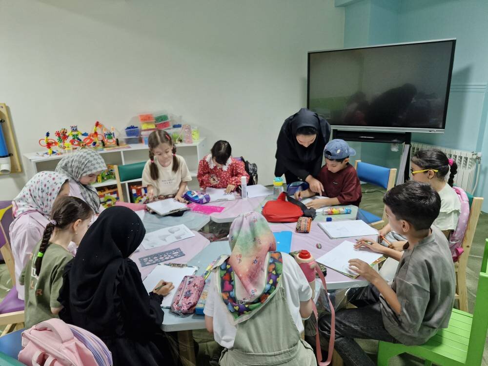 تنوع کارگاه‌های علمی، ادبی و هنری در کتابخانه موسوی گلشهر برای کودکان و نوجوانان