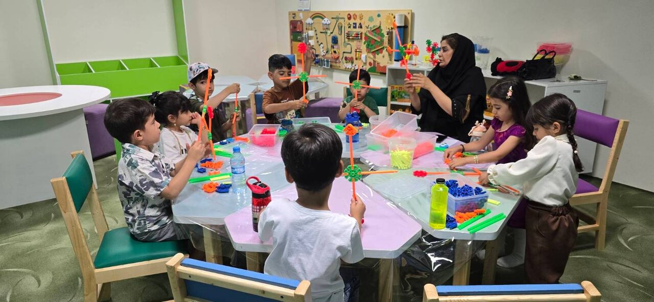 تنوع کارگاه‌های علمی، ادبی و هنری در کتابخانه موسوی گلشهر برای کودکان و نوجوانان