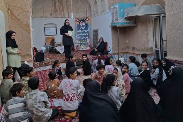 نشست «قصه، فکر، همدلی» با محوریت کتاب «درخت بخشنده» در روستای ریاب