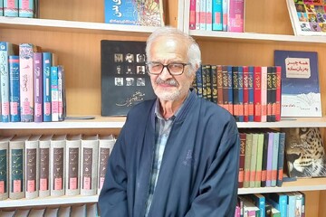 کتاب‌ها را از زندان‌های شخصی رها کنید/ روایت سید احسان سیدی‌زاده از اهدای دانایی به کتابخانه عمومی